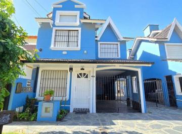 Casa · 81m² · 5 Ambientes · 1 Cochera · Casa Venta en La Lucila con Garage