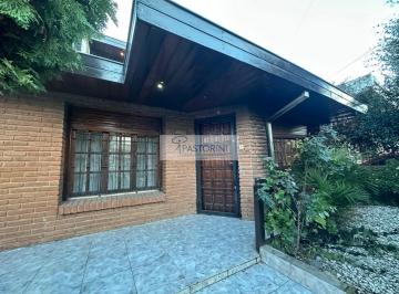 Casa · 180m² · 6 Ambientes · 3 Cocheras · En Venta Chalet en Barrio Las Avs
