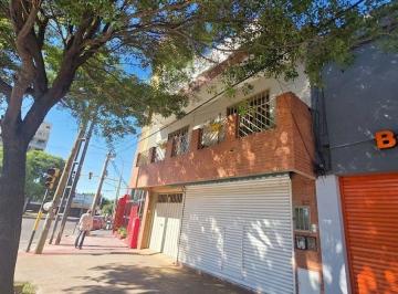 Casa · 263m² · 8 Ambientes · 1 Cochera · Venta Casa 2 Plantas + Local B° Pueyrredón
