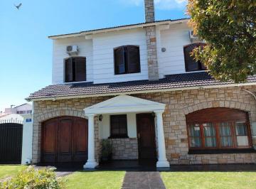 Casa · 225m² · 5 Ambientes · 1 Cochera · Casa 4 Ambientes S/2 Lotes Paso D Rey Apta Crèdito