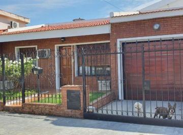 Casa · 230m² · 8 Ambientes · 3 Cocheras · Venta Casa 3 Dorm + Departamento Empalme Cba