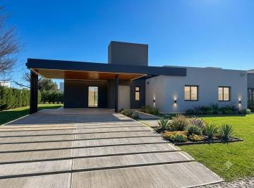 Casa · 136m² · 3 Ambientes · 4 Cocheras · Venta Casa Siete Soles Alqarias a Estrenar