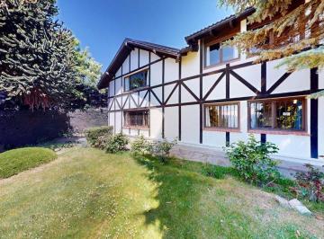 Casa · 250m² · 6 Ambientes · Casa Sobre Av Bustillo con Vista Al Lago