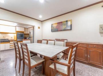 Casa · 252m² · 6 Ambientes · 2 Cocheras · Casa en Venta Quincho, Parrilla, Cochera P/2 Autos
