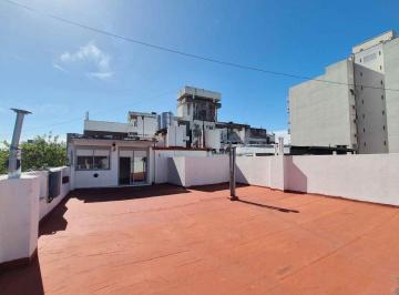 PH · 251m² · 12 Ambientes · PH en Block 6 Dptos 2 Oficinas - 1° y 2° Piso Flores