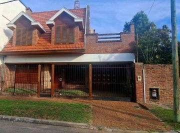 Casa · 191m² · 4 Ambientes · 1 Cochera · Venta Casa Bernal