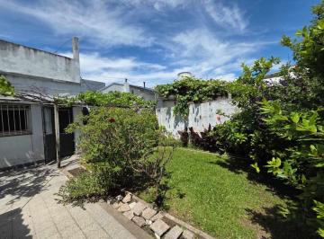 Casa · 94m² · 3 Ambientes · Venta Casa 3 Ambientes Bernal Oeste