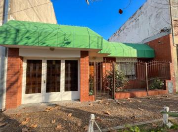 Casa · 137m² · 3 Ambientes · 1 Cochera · Casa Para Dos Familias en Quilmes Oeste. Permuta