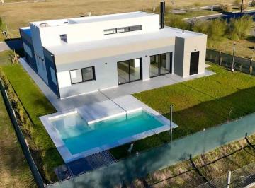 Casa · 179m² · 4 Ambientes · 5 Cocheras · Venta de Casa a Estrenar en Sebastian Gaboto