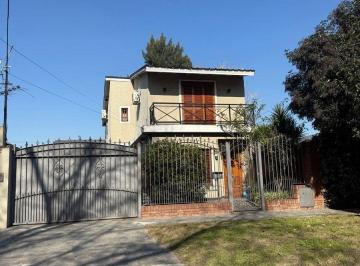 Casa · 187m² · 5 Ambientes · 2 Cocheras · Casa 5 Ambientes Venta Longchamps