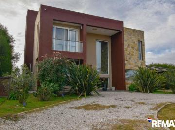 Casa · 271m² · 4 Ambientes · 3 Cocheras · Casa 4 Ambientes en Venta La Alameda Canning