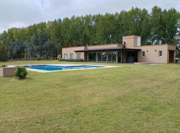 Casa · 159m² · 5 Ambientes · Casa Venta 5 Amb C/piscina en Chacras de Abbott
