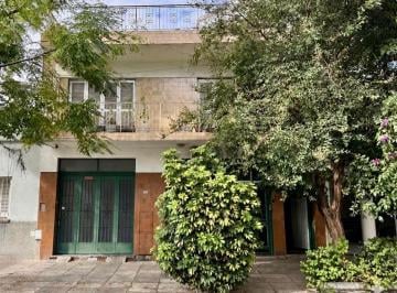 Casa · 250m² · 5 Ambientes · 3 Cocheras · Casa 5amb + 2 Importantes Locales en Pb + Cocheras