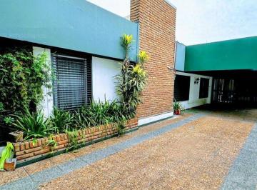 Casa · 148m² · 4 Ambientes · 2 Cocheras · Venta Casa 4 Ambientes Moron Apto Credito