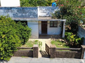 Casa · 110m² · 3 Ambientes · Casa 3 Amb Venta Pileta Lomas de Zamora 484 m