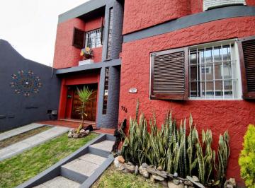Casa · 140m² · 5 Ambientes · 2 Cocheras · Venta Casa Villa Sarmiento 5 Amb con Jardin y Coc