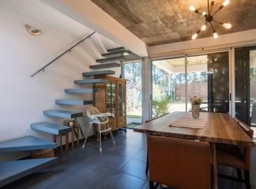 Casa · 103m² · 4 Ambientes · 1 Cochera · Casa en Venta en City Bell 3 Dorm.