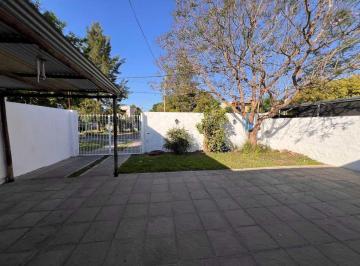 Casa · 90m² · 3 Ambientes · 1 Cochera · Casa en Venta en Melchor Romero 2 Dorm.
