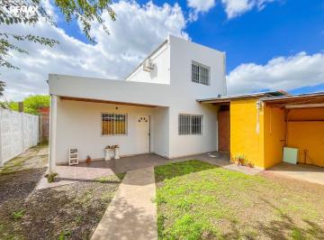 Casa · 200m² · 8 Ambientes · 1 Cochera · Casas en Venta 2 Unidades Ensenada 200 m² Cubiertos