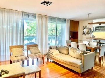 Casa · 200m² · 4 Ambientes · 2 Cocheras · Casa en Venta La Plata 3 Dorm. Cochera
