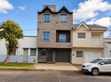 Casa · 107m² · 3 Ambientes · 1 Cochera · Casa Tipo Triplex en Venta - La Plata con Cochera