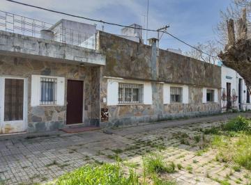 Casa · 150m² · 5 Ambientes · 1 Cochera · Casa Venta La Plata 3 Dorm. Patio Cochera