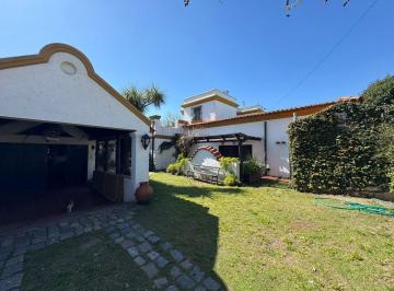 Casa · 520m² · 4 Ambientes · 1 Cochera · Venta Casa 4amb Quincho y Cochera + Galpon Merlo