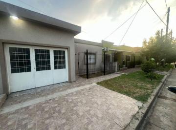Casa · 150m² · 7 Ambientes · 1 Cochera · Venta Casa 4 Amb Jar Cochera + Casa 4 Amb Castelar