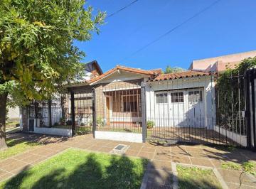 Casa · 143m² · 4 Ambientes · 1 Cochera · Venta Casa 4 Ambientes Hurlingham Jardin Garage