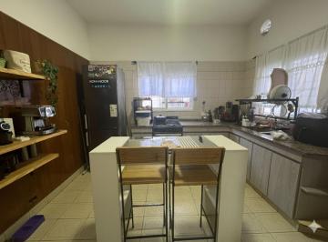 PH · 110m² · 4 Ambientes · 1 Cochera · Excelente PH Tipo Casa en Banfield. Apto Credito