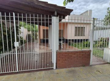 Casa · 142m² · 3 Ambientes · 1 Cochera · Venta Casa 3 Amb Cochera Quincho Terraza Apto Cred