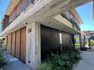 Casa · 195m² · 4 Ambientes · 2 Cocheras · Venta de Casa PH Carrasco Sur, 3d, 2b, Parrillero