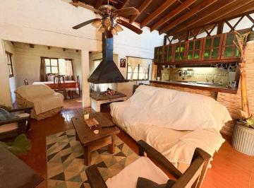 Quinta vacacional · 216m² · 4 Dormitorios · 1 Cochera · Venta Casa con Campo y Costa Sobre El Arroyo Pando