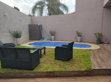 Casa · 338m² · 5 Ambientes · 1 Cochera · Casa de Lujo Frente a Rambla