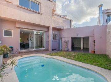 Casa · 338m² · 5 Ambientes · 1 Cochera · Casa de Lujo Frente a Rambla