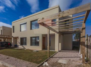 Casa · 100m² · 4 Ambientes · 1 Cochera · Venta Casa Tres Dorm. Garaje y Patio Solymar