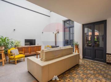 Casa · 234m² · 6 Ambientes · 1 Cochera · Venta Casa 3 Dorm., 3 Baños en Cordon