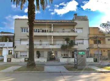 Departamento · 58m² · 4 Ambientes · Venta de Apartamento con Renta en Jacinto Vera
