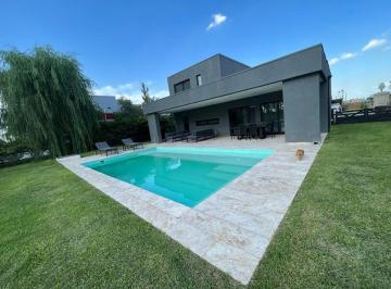 Casa · 151m² · 4 Ambientes · 3 Cocheras · Casa 4 Amb Lagos San Eliseo Pileta y Jardin