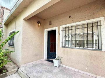 Casa · 87m² · 3 Ambientes · Venta Casa Lote Propio a Refaccionar Villa Lugano