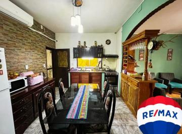 Casa · 280m² · 4 Ambientes · 3 Cocheras · Venta Casa Multifamiliar Moreno Apto Cred Permuta