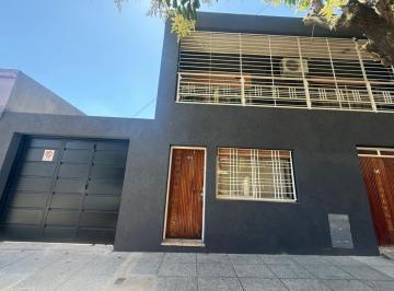 Casa · 197m² · 4 Ambientes · 2 Cocheras · Propiedad Multifuncional en Esquina