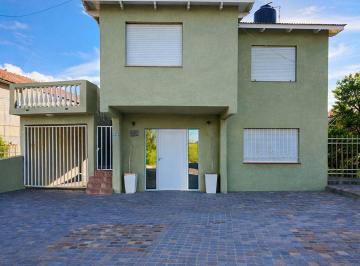 Casa · 130m² · 6 Ambientes · 1 Cochera · Propiedad Multifamiliar en Venta – Monte Hermoso