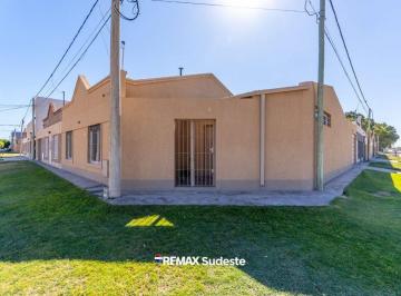 Casa · 140m² · 3 Ambientes · 2 Cocheras · Venta - Casa de 2 Dorm.