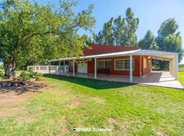 Quinta vacacional · 366m² · 4 Dormitorios · Venta Quinta Rural con Doble Vivienda y Galpón