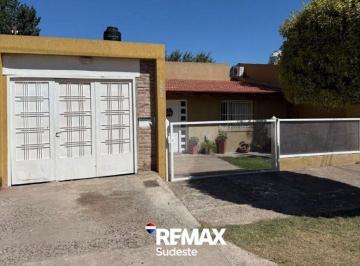 Casa · 180m² · 4 Ambientes · 3 Cocheras · Casa en Barrio 12 de Octubre