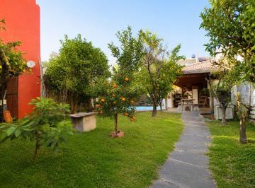 Casa · 170m² · 4 Ambientes · 1 Cochera · Venta Casa L. Propio Saavedra 4 Amb + Fondo Verde