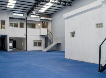 Casa · 303m² · 6 Ambientes · 1 Cochera · Venta Casa Multifamiliar 6 Amb La Tablada C Galpon