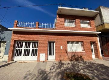 Casa · 186m² · 7 Ambientes · 1 Cochera · Casa en Venta en Pergamino con Patio