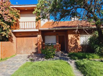 Casa · 204m² · 5 Ambientes · 1 Cochera · Casa + Departamento 5 Amb Necochea, Zona Parque